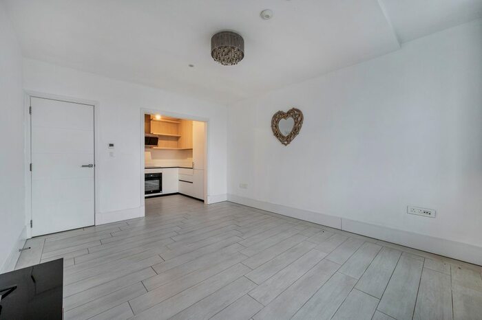 2 Bedroom Flat To Rent In Manhattan House, Ealing, London, W5