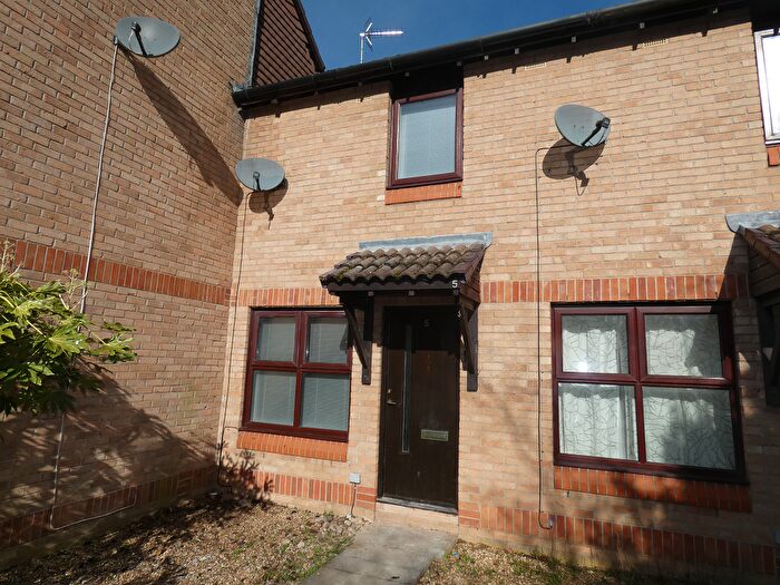 2 Bedroom Property To Rent In Hedgerley Court, Horsell, Woking, GU21