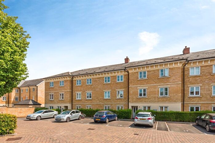 2 Bedroom Flat For Sale In Beech Lane, Carterton, OX18