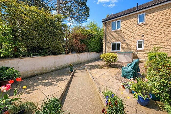 2 Bedroom Flat For Sale In Nialls Court, Thackley, Bradford, BD10