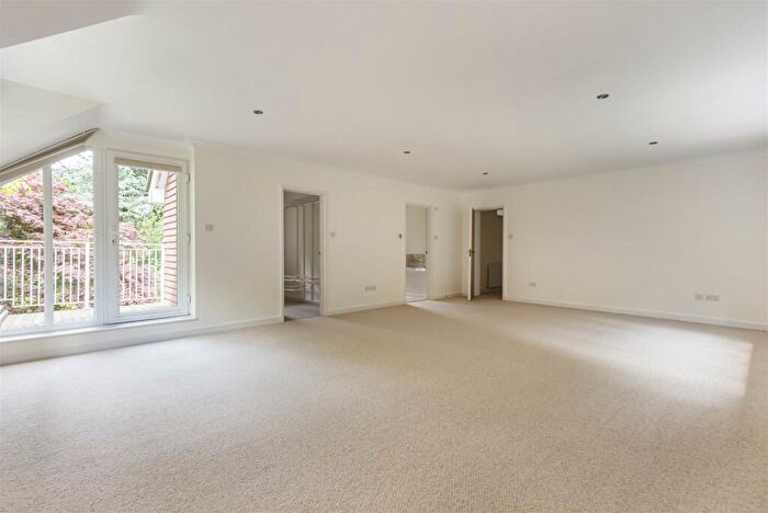 5 Bedroom Detached House To Rent In Penwith Drive, Haslemere, GU27