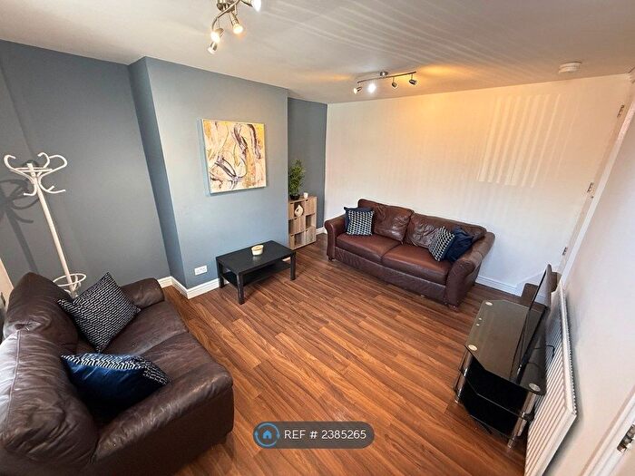 3 Bedroom Terraced House To Rent In Barnbrough Street, Leeds, LS4