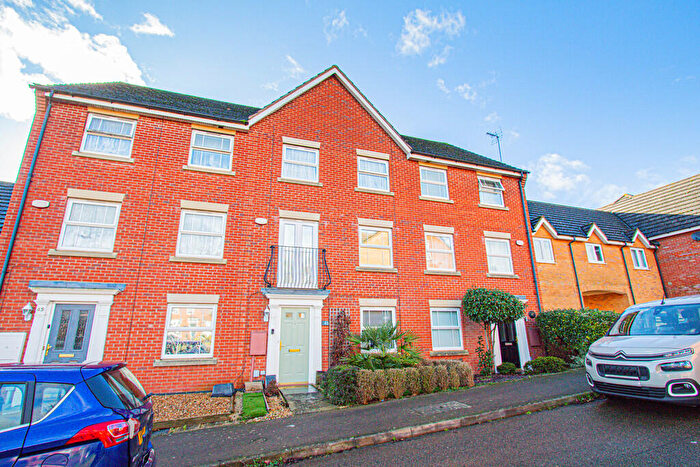 5 Bedroom Terraced House For Sale In Presland Way, Irthlingborough, NN9