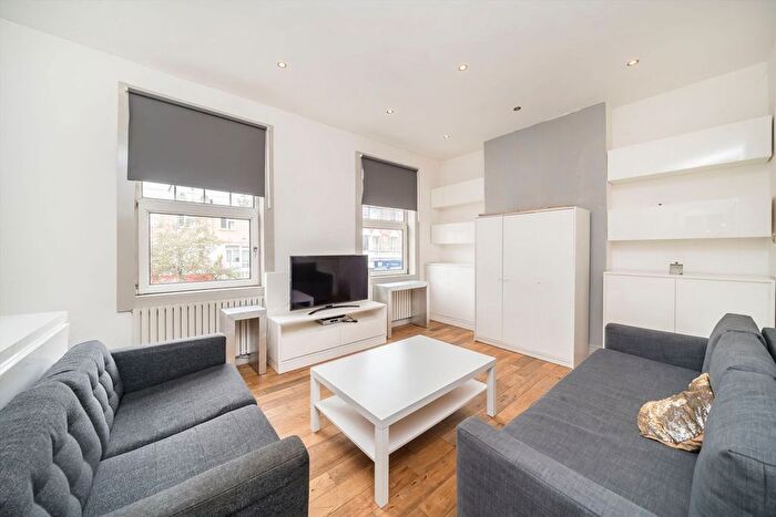 3 Bedroom Flat For Sale In Wandsworth Road, Clapham, SW8