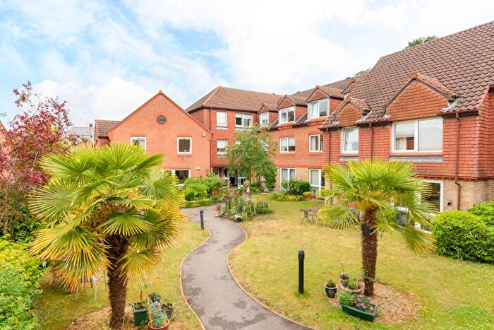 2 Bedroom Retirement Property For Sale In Bridge Court, Weybridge, KT13