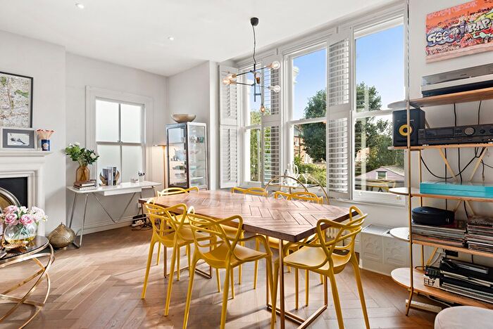 2 Bedroom Flat For Sale In Drakefield Road, SW17