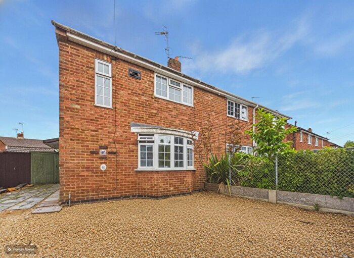 3 Bedroom Semi Detached House To Rent In Lalleford Road, Luton, Bedfordshire, LU2