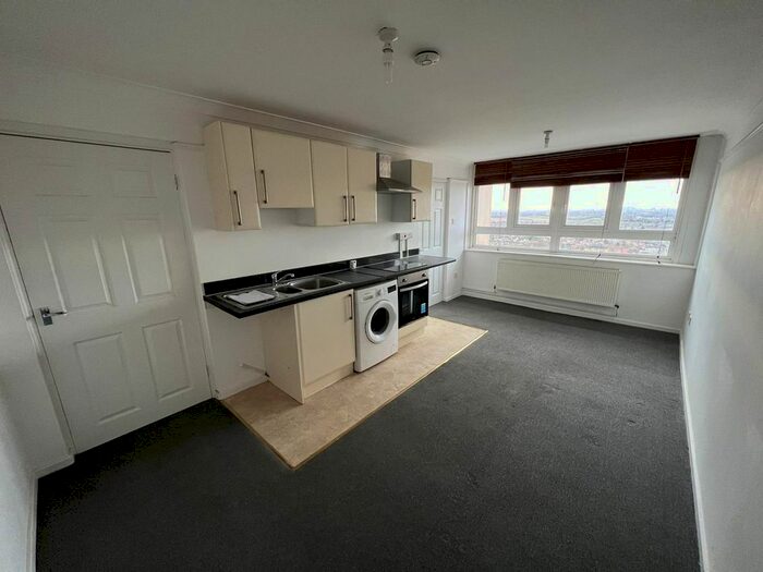 2 Bedroom Flat To Rent In Hillrise Road, Collier Row, Romford, RM5