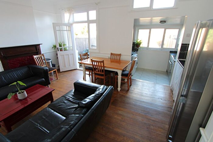4 Bedroom Terraced House To Rent In Undine Street, Tooting Broadway, SW17