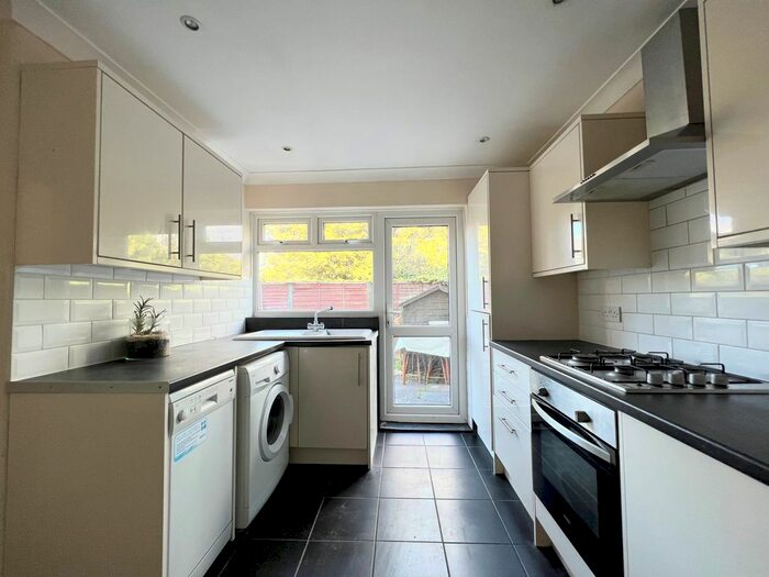 2 Bedroom Maisonette To Rent In Victoria Close, New Barnet, EN4