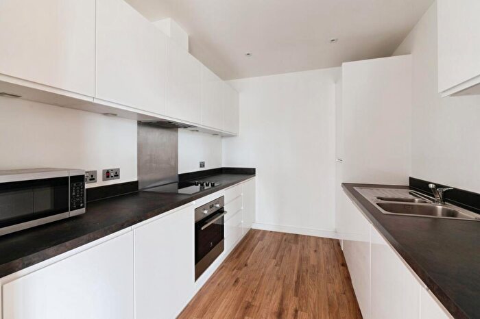 2 Bedroom Flat For Sale In Carnarvon Road, Southend-on-Sea, Essex, SS2