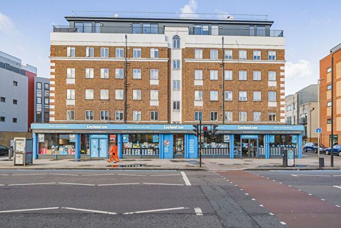 2 Bedroom Flat To Rent In Tooting High Street, Tooting, London, SW17