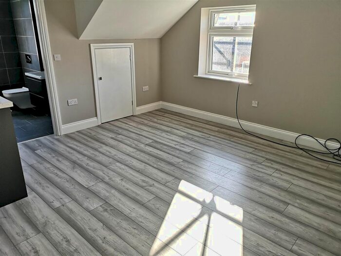 1 Bedroom Flat To Rent In St. Albans Road, Watford, WD24