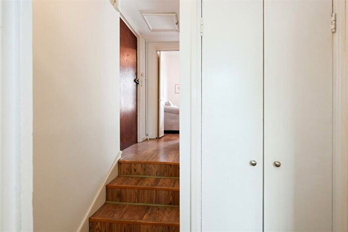 1 Bedroom Flat For Sale In Hermon Hill, Wanstead, E11