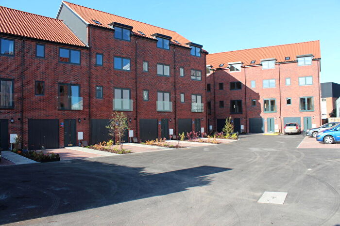 4 Bedroom Town House To Rent In Bainbridge Court, Pelham Street, Newark, Notts, NG24