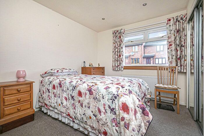 2 Bedroom Semi-Detached Bungalow For Sale In Weavers Crescent, Kirkcaldy, KY2