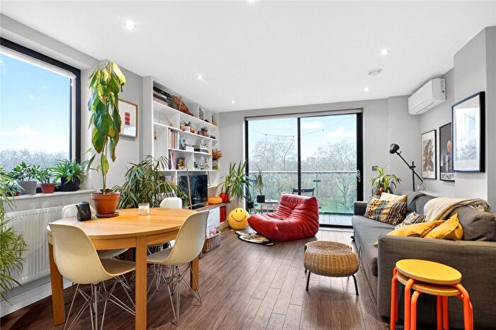 2 Bedroom Apartment To Rent In Essex Wharf, London, E5