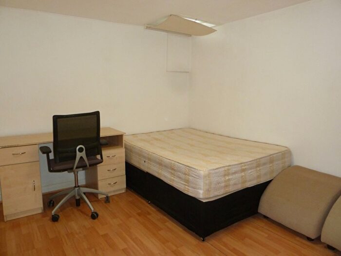 Studio To Rent In Hoxton Street, London, N1