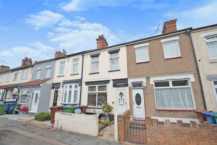 3 Bedroom Terraced House To Rent In Castle Road, Grays, RM17