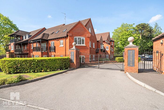 2 Bedroom Flat For Sale In Whincroft Close, Ferndown, BH22