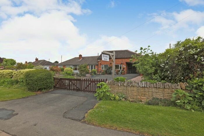 4 Bedroom Bungalow For Sale In Stratford Road, Honeybourne, Evesham, WR11