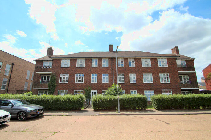1 Bedroom Flat To Rent In Hainault, IG6