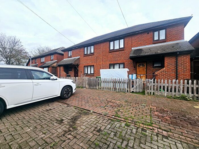 1 Bedroom Flat To Rent In Third Avenue, London, E12