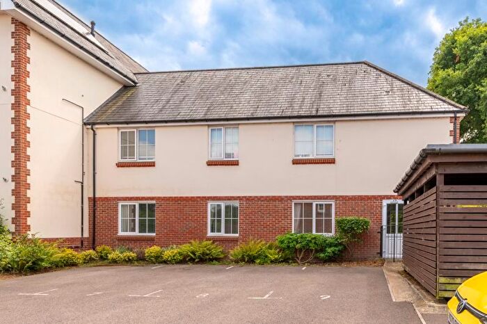 2 Bedroom Flat For Sale In The Spinney, Uckfield, TN22