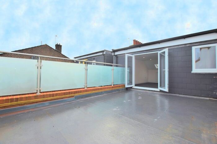 3 Bedroom Flat To Rent In Crawford Road, London SE5