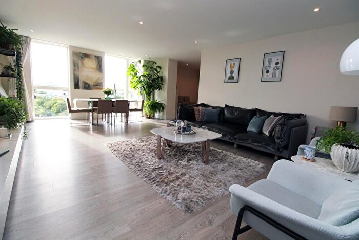 3 Bedroom Apartment To Rent In Ruckholt Road, E10