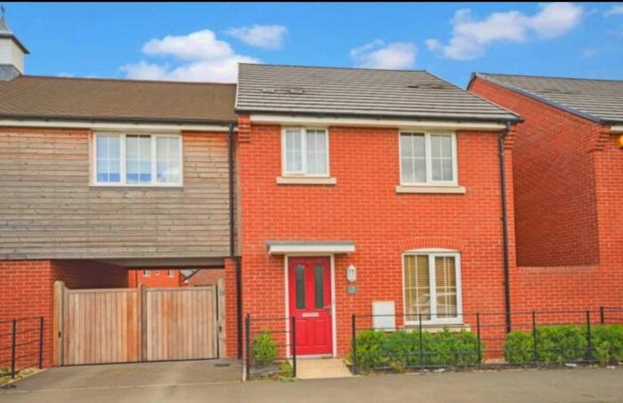3 Bedroom Semi-Detached House To Rent In Paradise Orchard, Aylesbury *Zero Deposit Option Available*, HP18