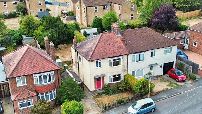 3 Bedroom Semi-Detached House For Sale In Queens Walk, Stamford, PE9