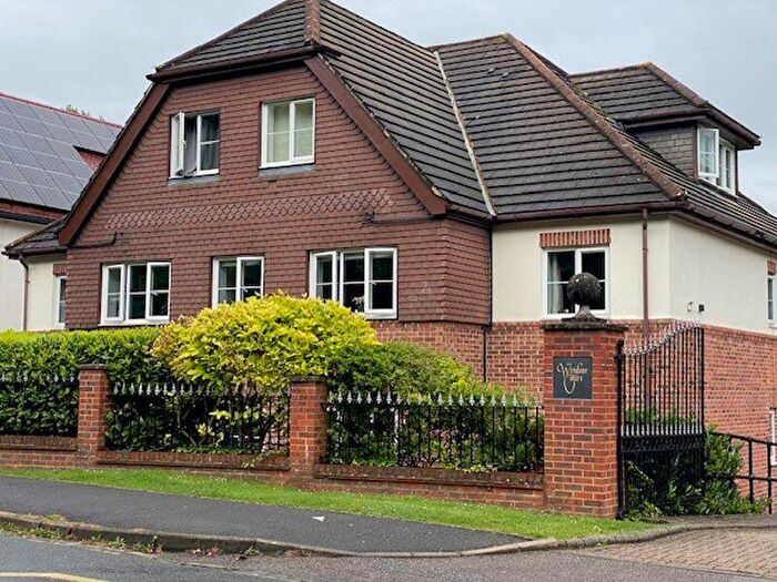 1 Bedroom Flat To Rent In Hornchurch Hill, Whyteleafe, CR3