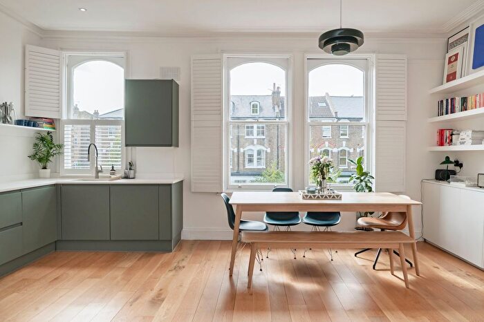 1 Bedroom Flat For Sale In St Lawrence Terrace, London, W10