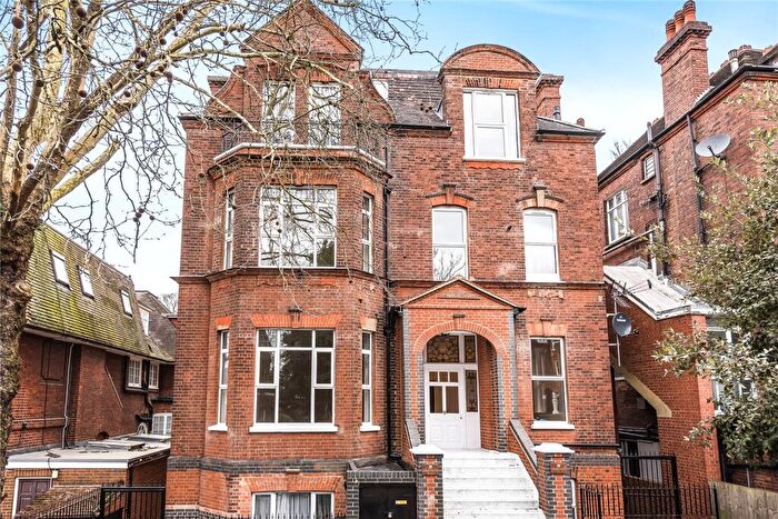 Apartment To Rent In Frognal Lane, Hampstead, London, NW3