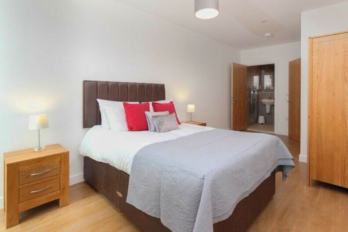 2 Bedroom Serviced Apartments To Rent In Bond Way, Bracknell, Berkshire, RG12