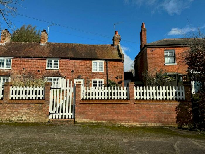 2 Bedroom Character Property To Rent In High Street, Codicote, Hitchin, SG4