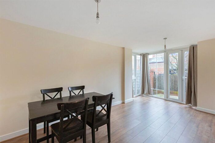 2 Bedroom Flat To Rent In Kirkdale Road, Leytonstone, London, E11