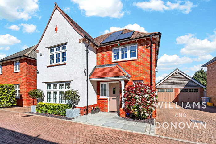 4 Bedroom Detached House For Sale In Rose Street, Thundersley, SS7