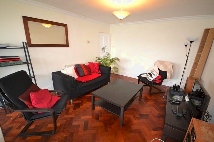 2 Bedroom Flat To Rent In Kenilworth Court, Styvechale, Coventry, CV3