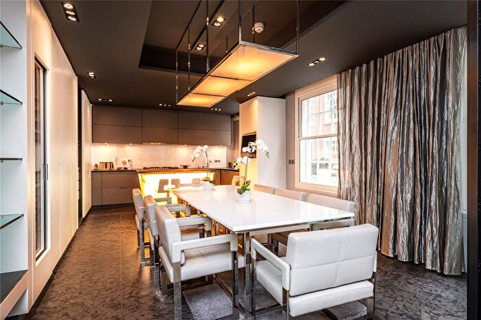 4 Bedroom Flat To Rent In North Row, Mayfair, London, W1K