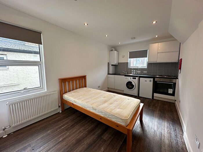 Studio To Rent In Harringay Road, London, N15