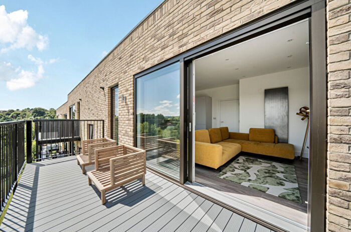 2 Bedroom Flat For Sale In Writers Close, Frome, Frome, BA11