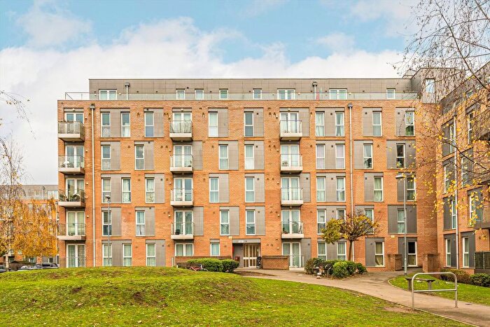 2 Bedroom Flat To Rent In Pontes Avenue, Hounslow, TW3