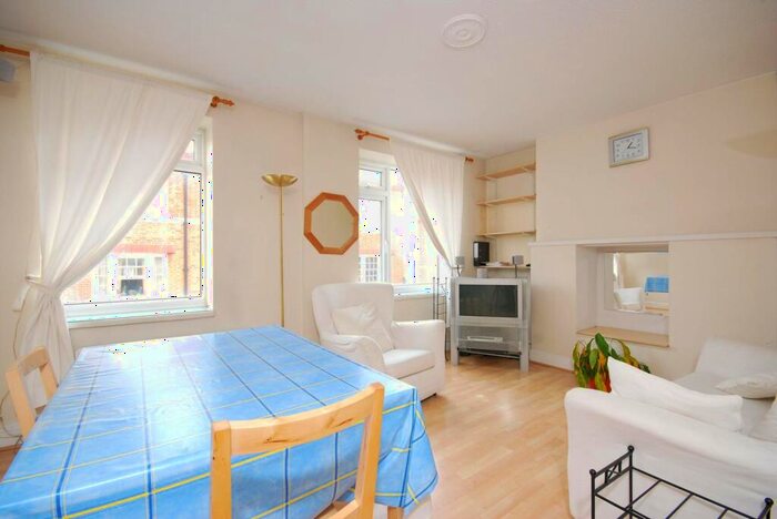 2 Bedroom Flat To Rent In Lisson Street, Marylebone, London, NW1