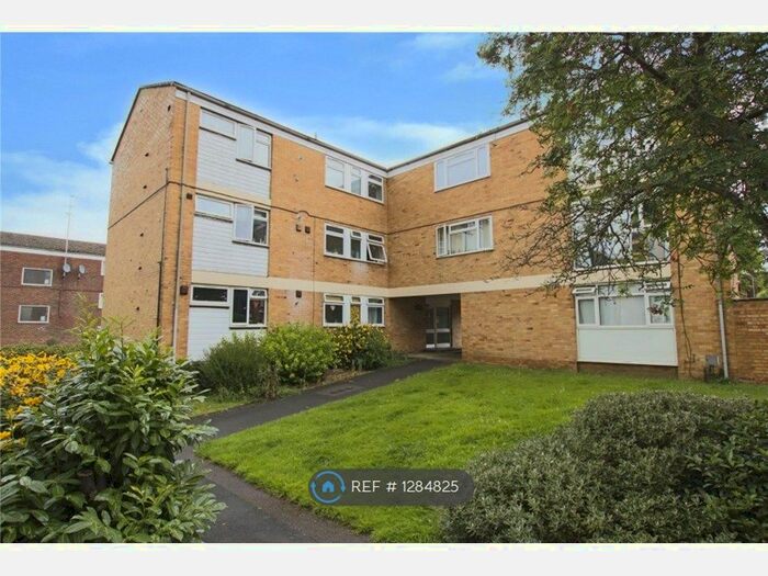 2 Bedroom Flat To Rent In Deepdale, Bracknell RG12