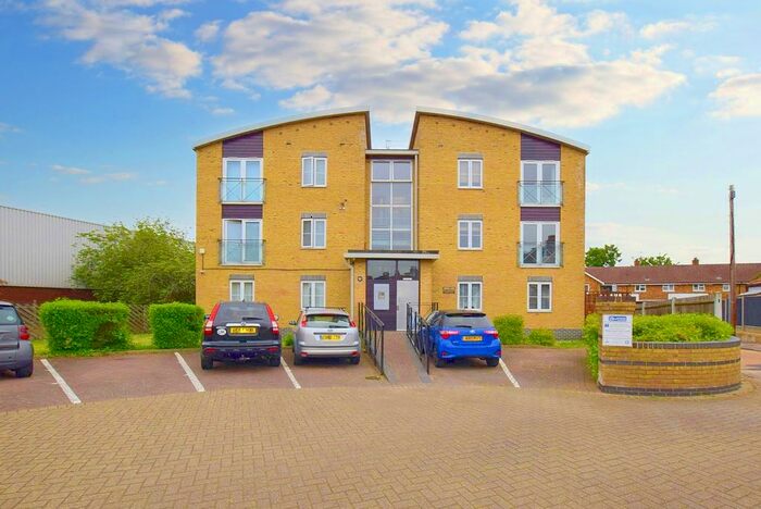 2 Bedroom Flat To Rent In Romside Place, Romford, RM7