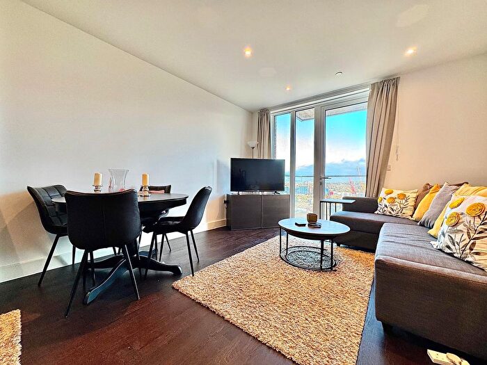 2 Bedroom Flat To Rent In Duncombe House, Victory Parade, Woolwich, London, SE18