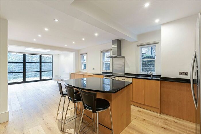 4 Bedroom Detached House To Rent In Bovingdon Road, London, SW6