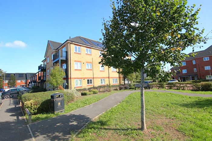1 Bedroom Flat For Sale In Laburnum Way, Staines-Upon-Thames, TW19